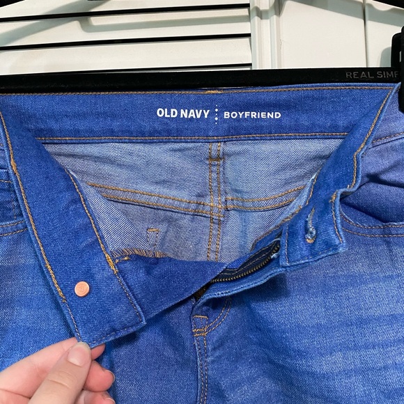 Old Navy Boyfriend Shorts -Size 8 - Picture 4 of 5